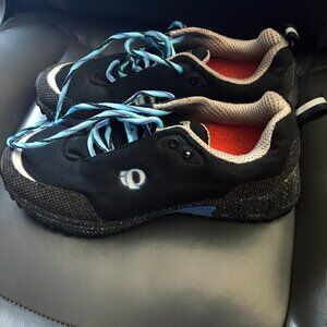 Pearl iZUMi Women's 7 Black Gray Blue Hiking Running Shoes Style 5157 - Like New